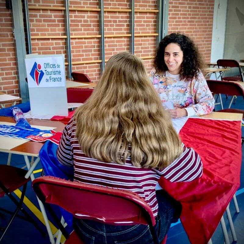 Vandaag bezoekt klas 3 een village français in de school. Ze kopen een stokbrood in de winkel, gaan&hellip;