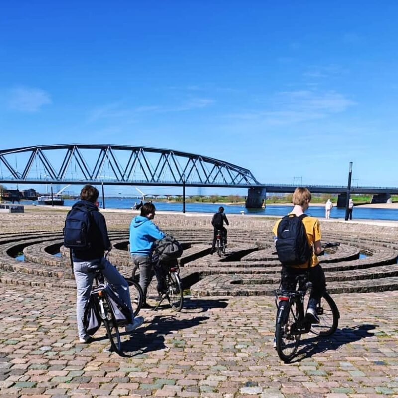 Ook onze H5- en V6-leerlingen gingen op fietsexcursie door Nijmegen!
Tijdens deze actieve dag hebben&hellip;