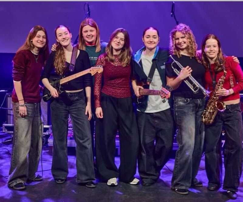 NSG-band @userious_band mag vandaag om 14:00 uur bevrijdingsfestival Nijmegen in het Hunnerpark open&hellip;