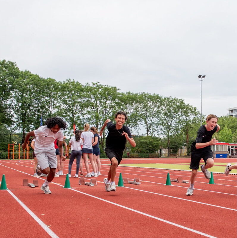Eergisteren stond de atletiek sportdag voor de derde klas op het programma, van sprinten tot springe&hellip;
